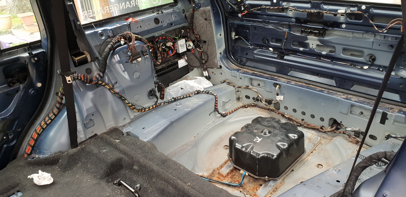 Illustration for article titled Drunkenly Playing Gran Turismo Inspired This Real-Life Range Rover Race Car